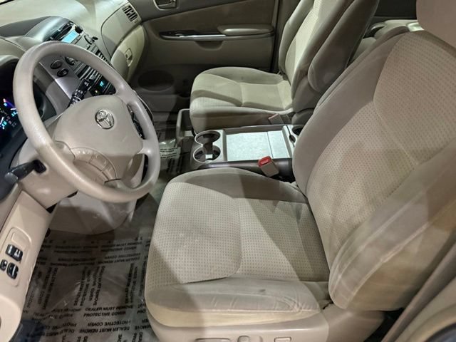 Used 2010 Toyota Sienna LE FWD image 2