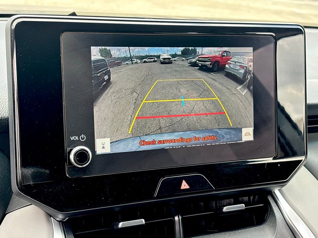 Used 2023 Toyota Venza LE image 22