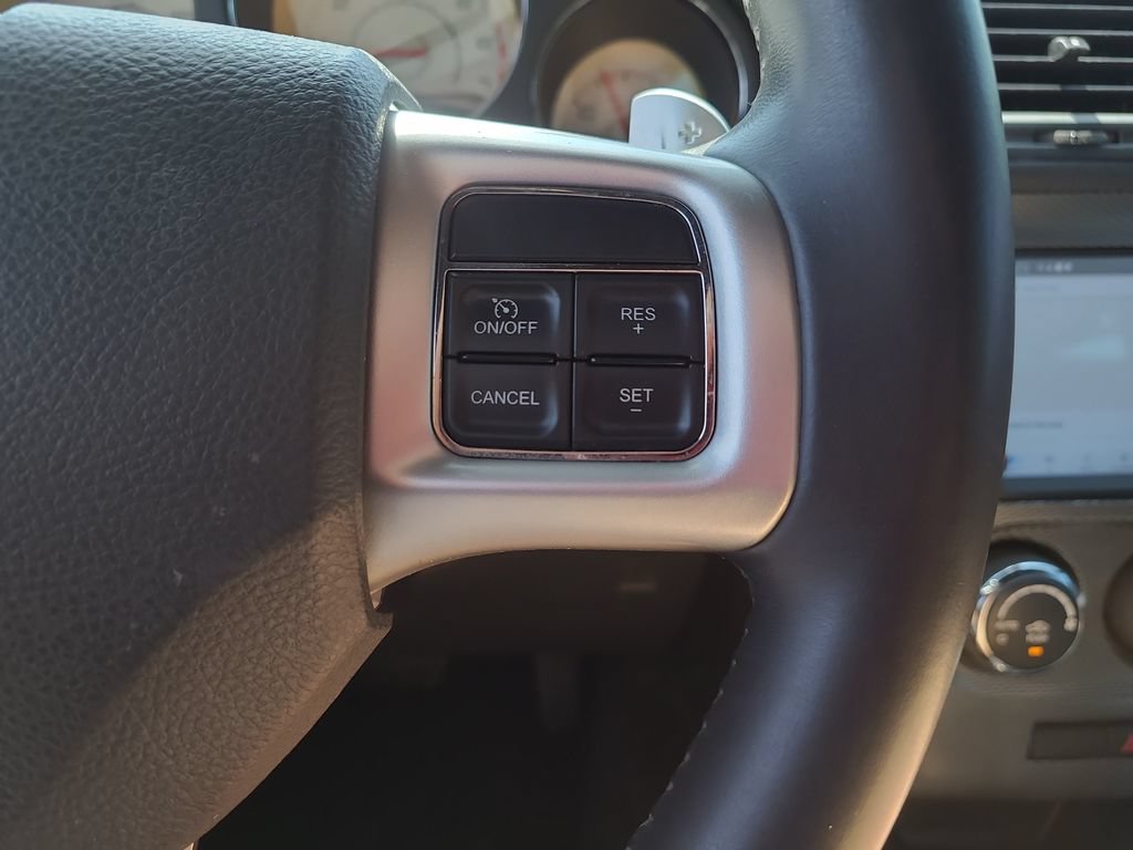 Used 2014 Dodge Challenger R/T RWD image 19