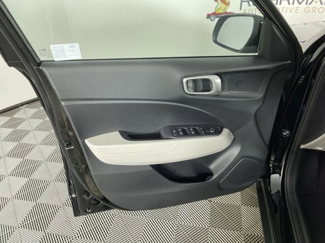 Certified 2025 Hyundai Venue SEL image 33