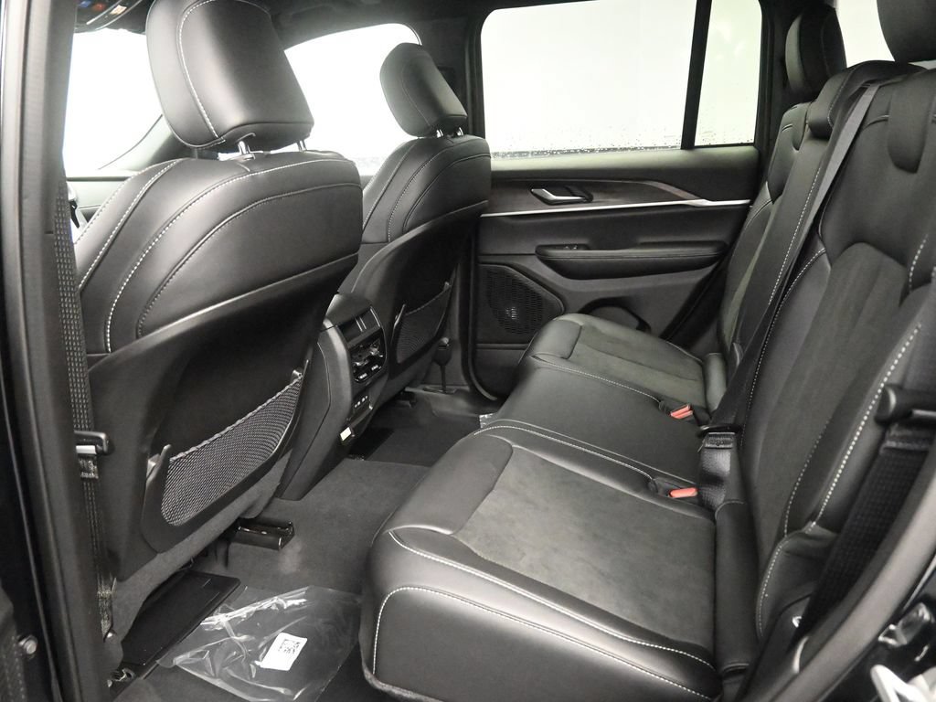 New 2026 Jeep Grand Cherokee Altitude AWD/4WD image 11