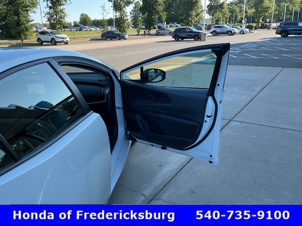 Used 2026 Toyota Prius LE FWD image 18