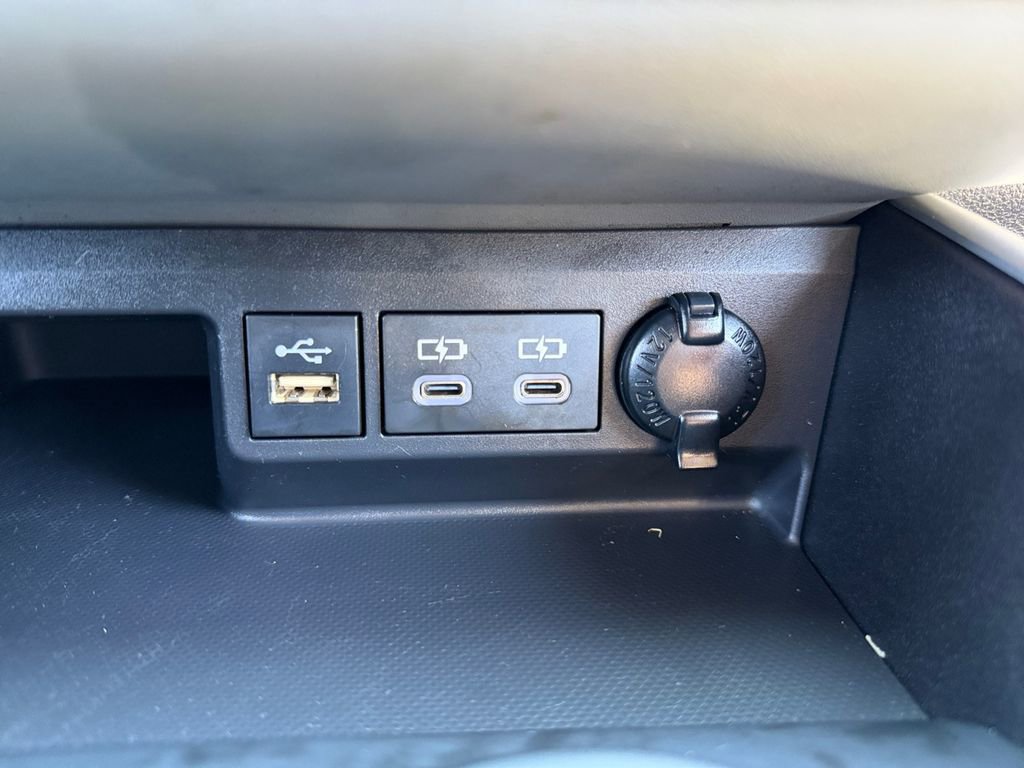 Used 2023 Toyota Highlander XLE AWD/4WD image 24