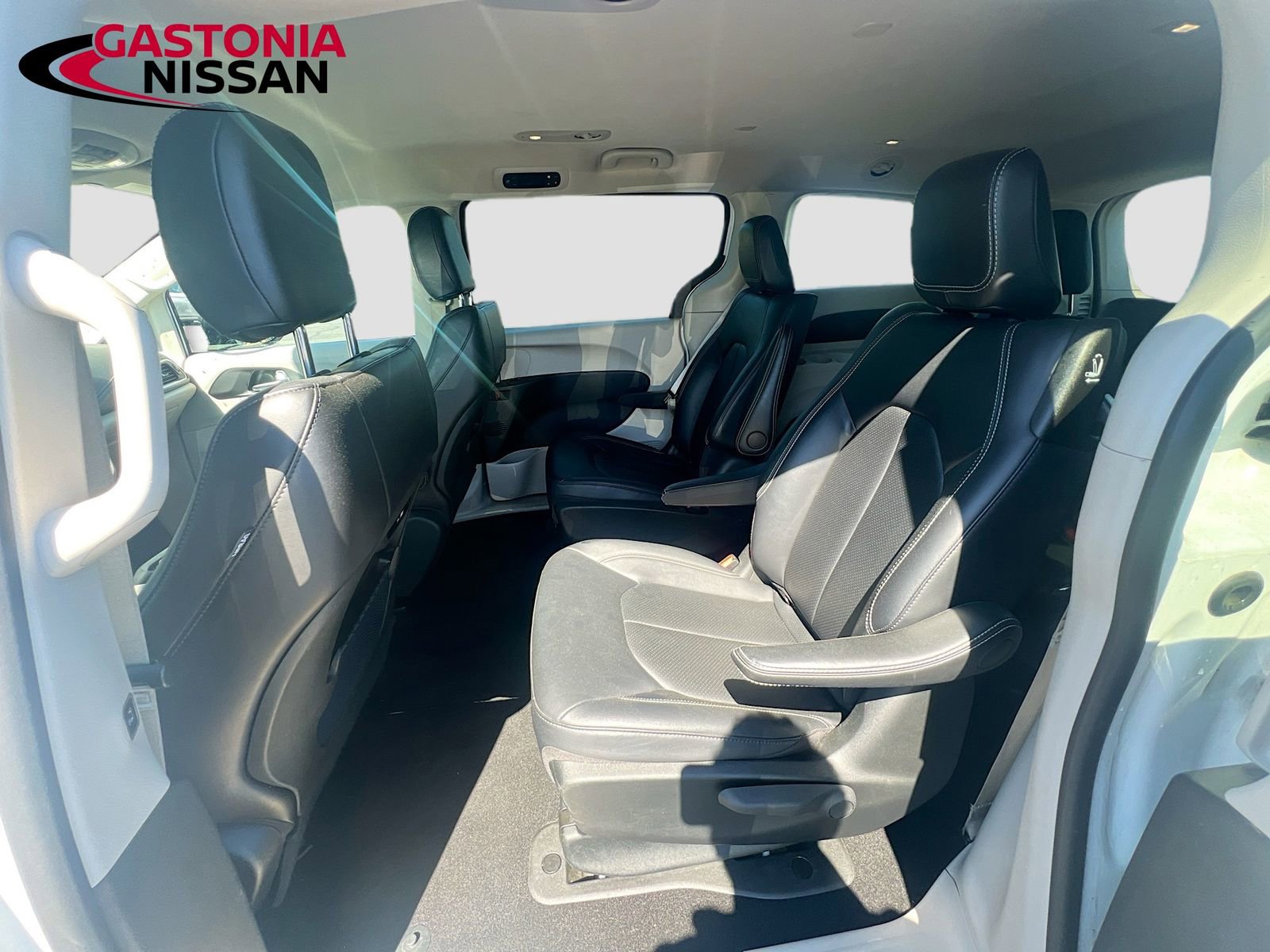 Used 2024 Chrysler Pacifica Limited FWD image 33