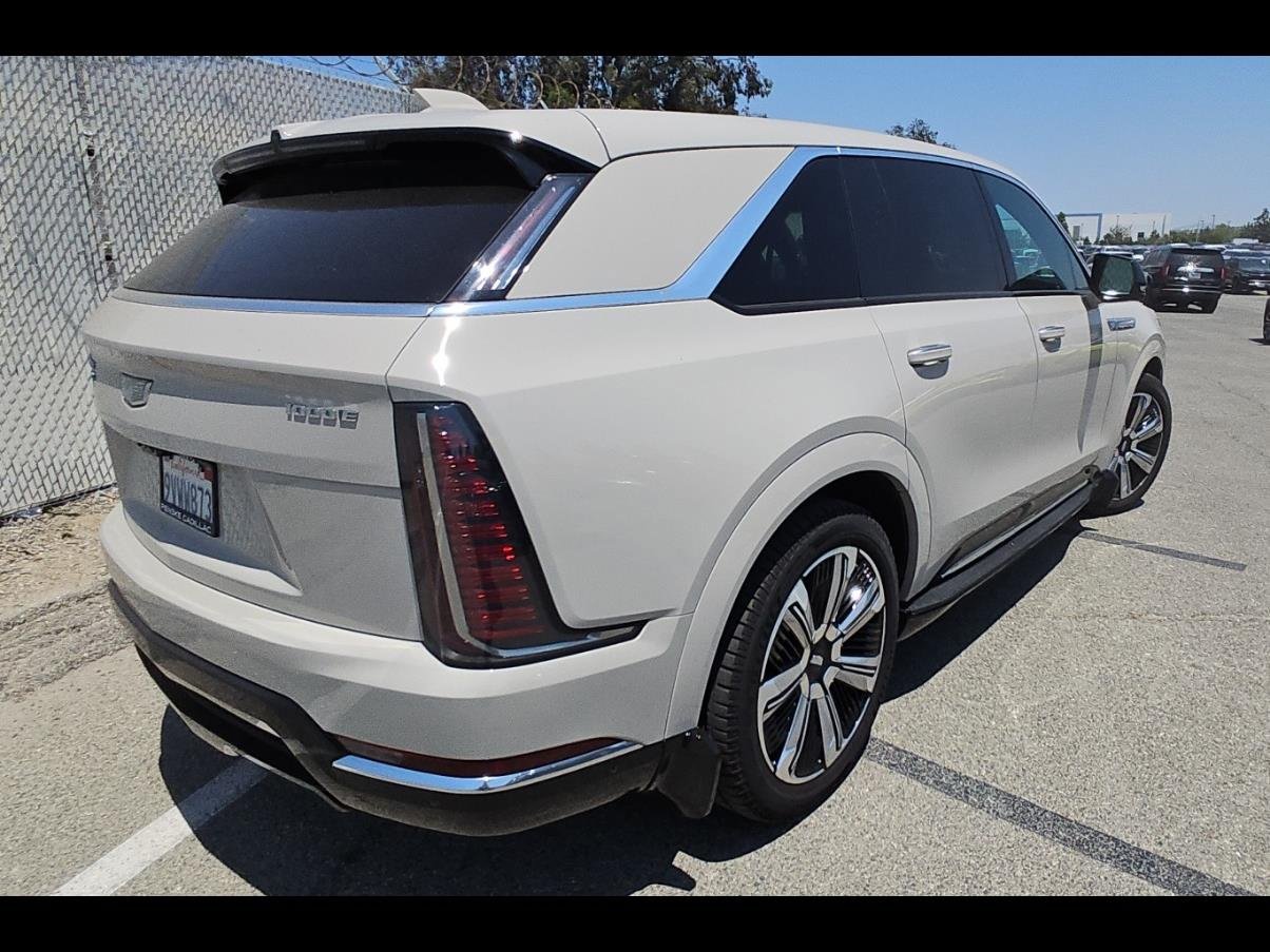 Used 2026 Cadillac Escalade IQ Luxury 2 AWD/4WD image 5