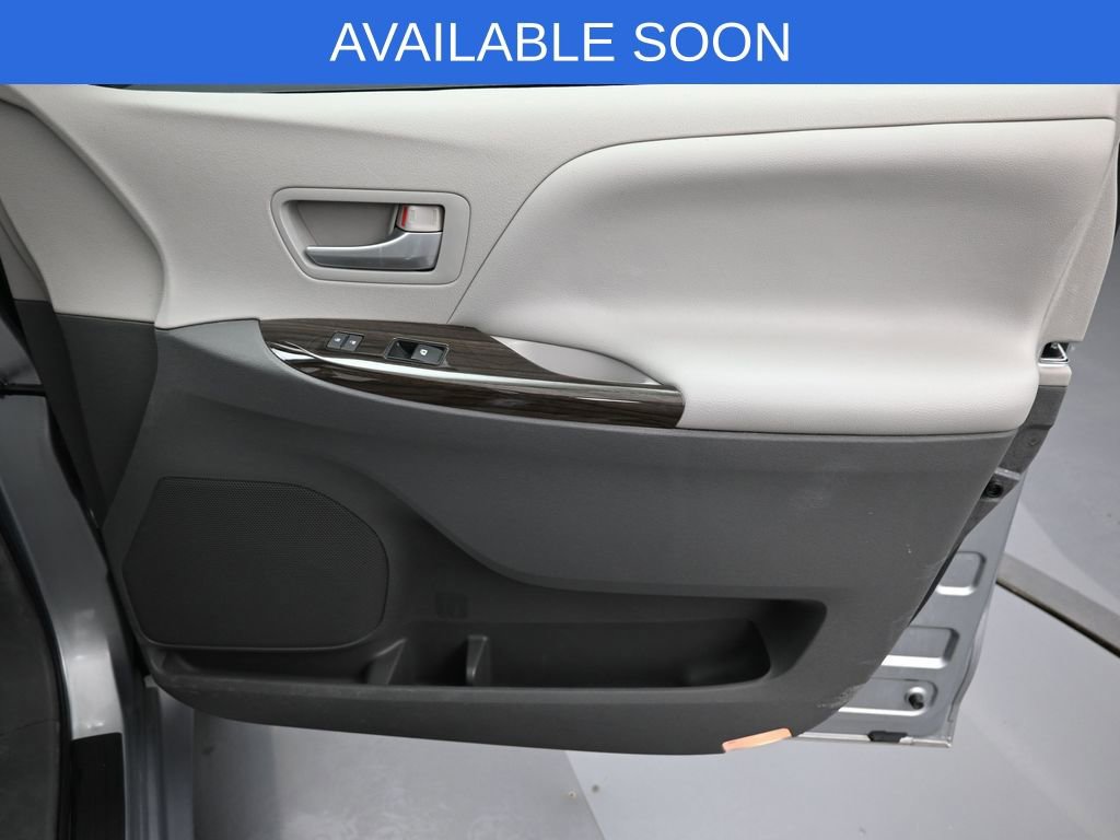 Used 2015 Toyota Sienna XLE AWD/4WD image 33