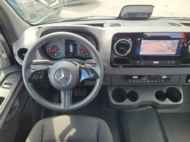 Used 2025 Mercedes-Benz Sprinter 2500 image 13
