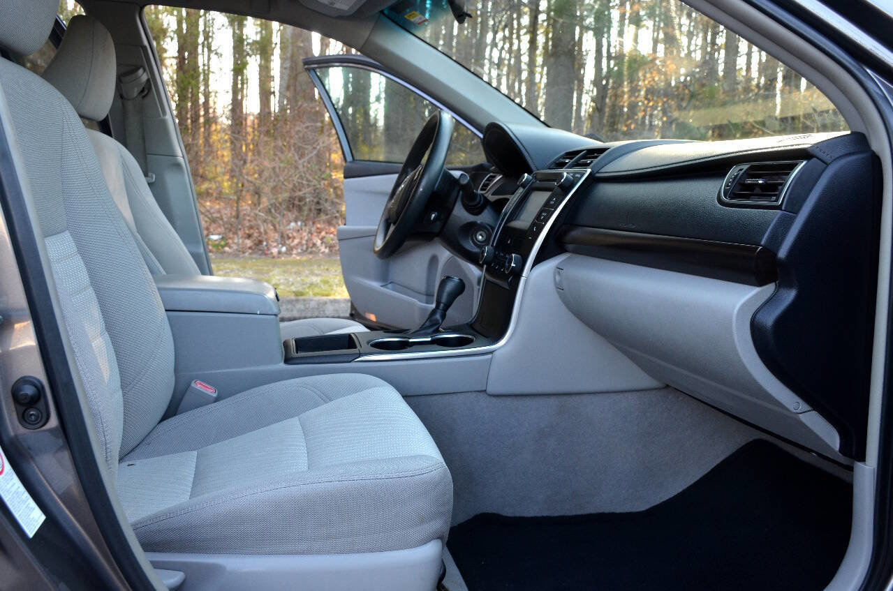 Used 2015 Toyota Camry LE image 11