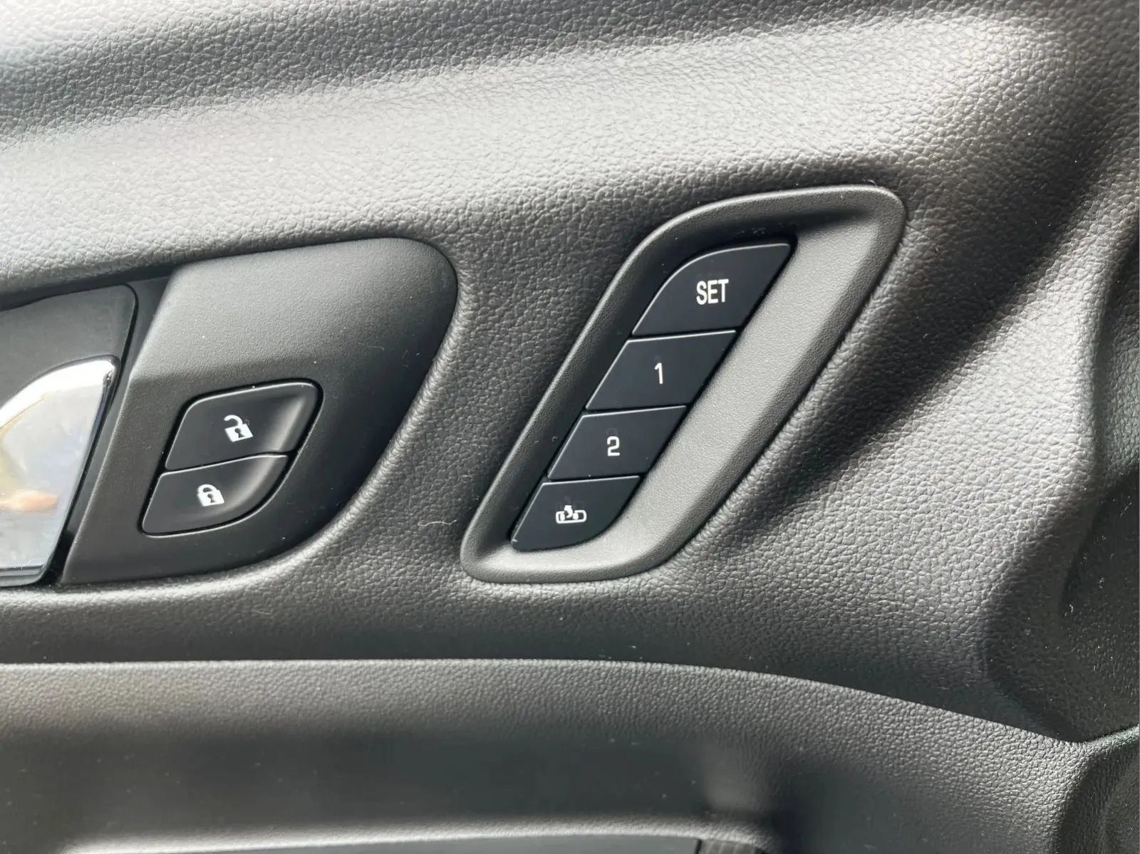 Used 2022 GMC Acadia SLT w/ Elevation Edition FWD image 11