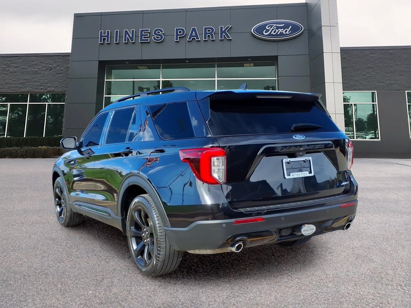 Used 2023 Ford Explorer ST-Line w/ Class IV Trailer Tow Package AWD/4WD image 5