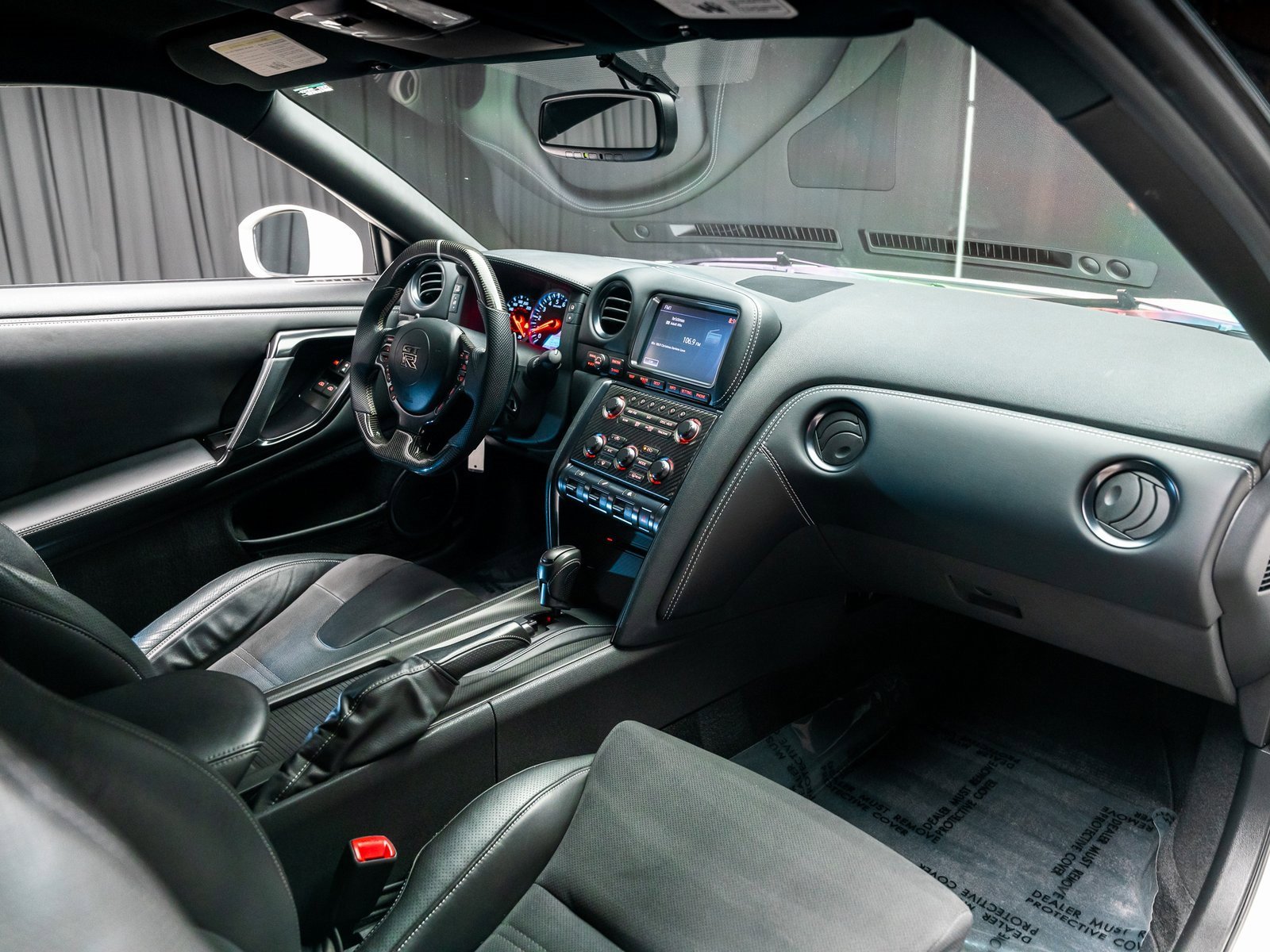 Used 2015 Nissan GT-R Premium image 50