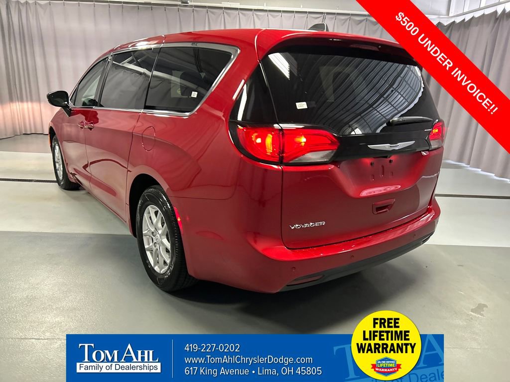 New 2026 Chrysler Voyager LX image 5