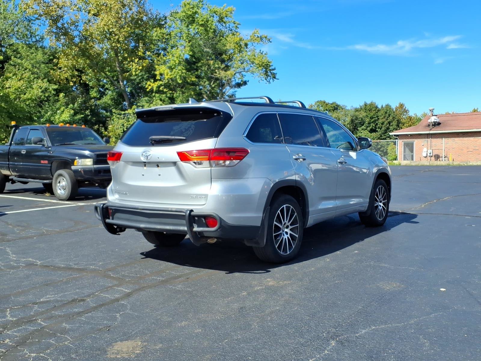 Used 2017 Toyota Highlander SE AWD/4WD image 7