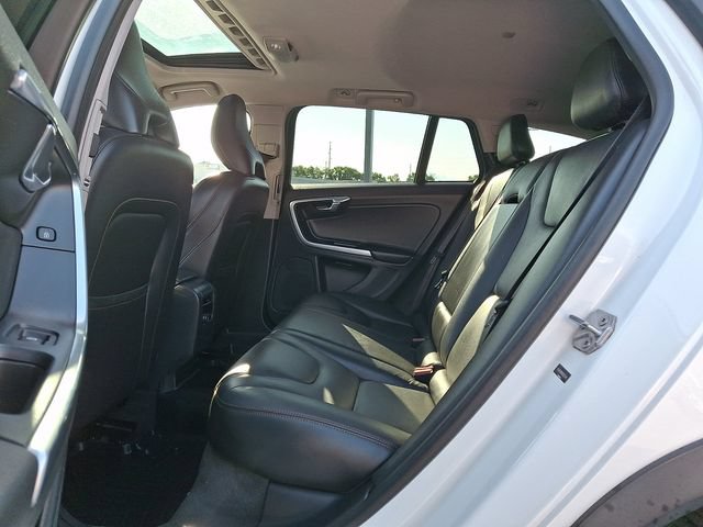 Used 2016 Volvo V60 T5 Cross Country Platinum AWD/4WD image 13