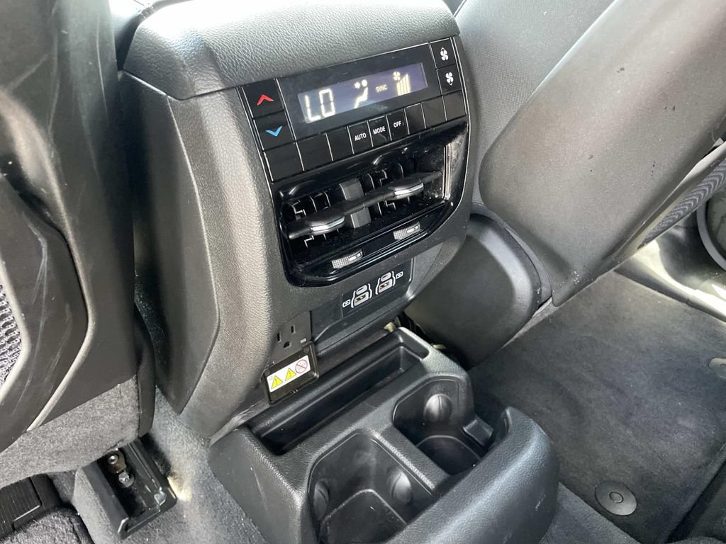 Used 2025 Jeep Grand Cherokee L Laredo w/ Luxury Tech Group I AWD/4WD image 10
