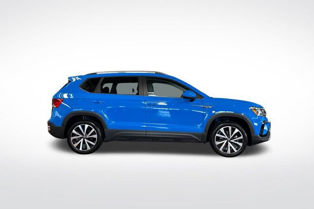 Certified 2023 Volkswagen Taos SE w/ Panoramic Sunroof Package FWD image 3