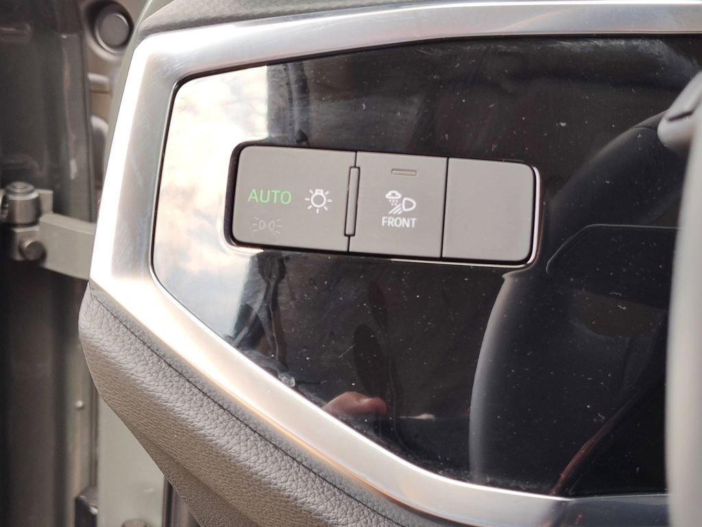 Used 2025 Audi Q3 2.0T Premium w/ Convenience Package AWD/4WD image 24
