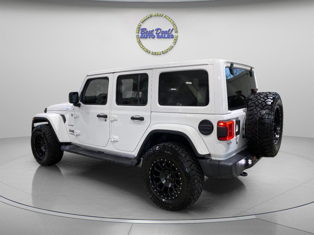 Used 2019 Jeep Wrangler Unlimited Sahara image 2