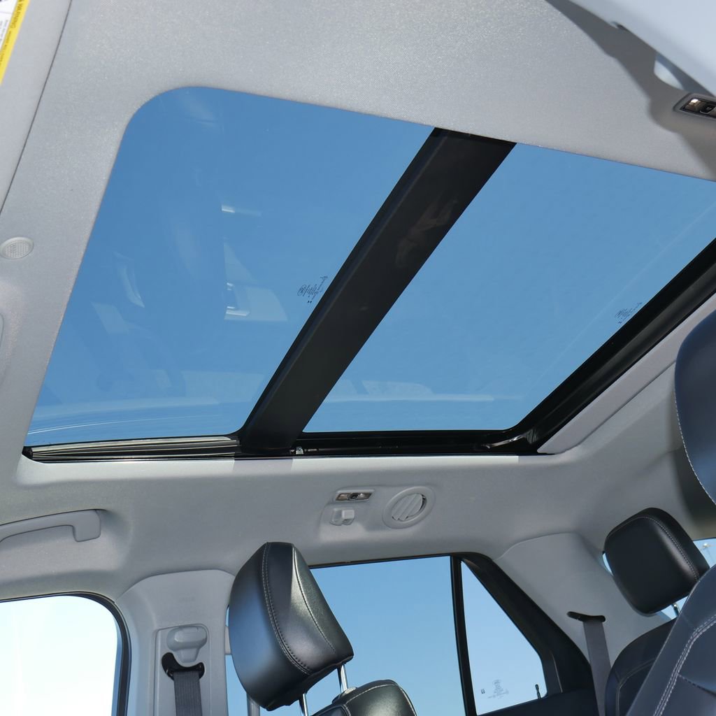 Used 2023 Ford Explorer XLT w/ Equipment Group 202A image 7