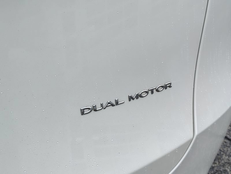 Used 2025 Tesla Model Y Long Range AWD/4WD image 9