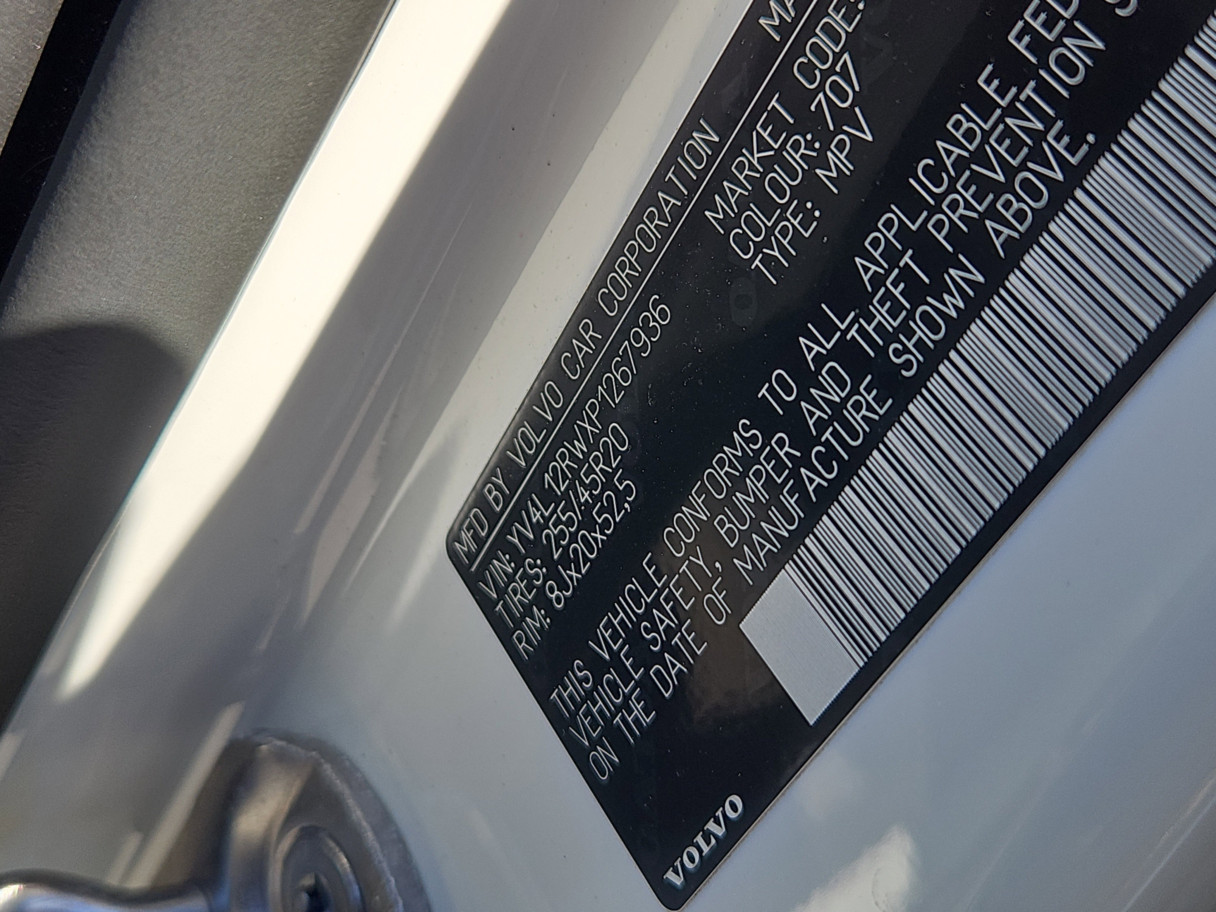 Certified 2023 Volvo XC60 B5 Plus w/ Climate Package AWD/4WD image 7