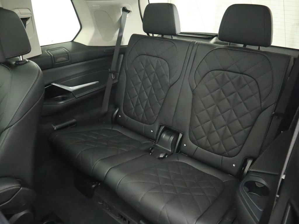 Used 2023 BMW X7 xDrive40i w/ Premium Package image 24