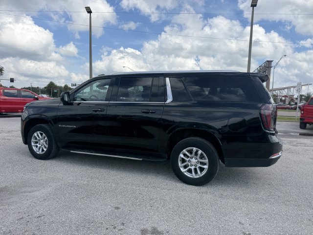 Used 2025 Chevrolet Suburban LT RWD image 8