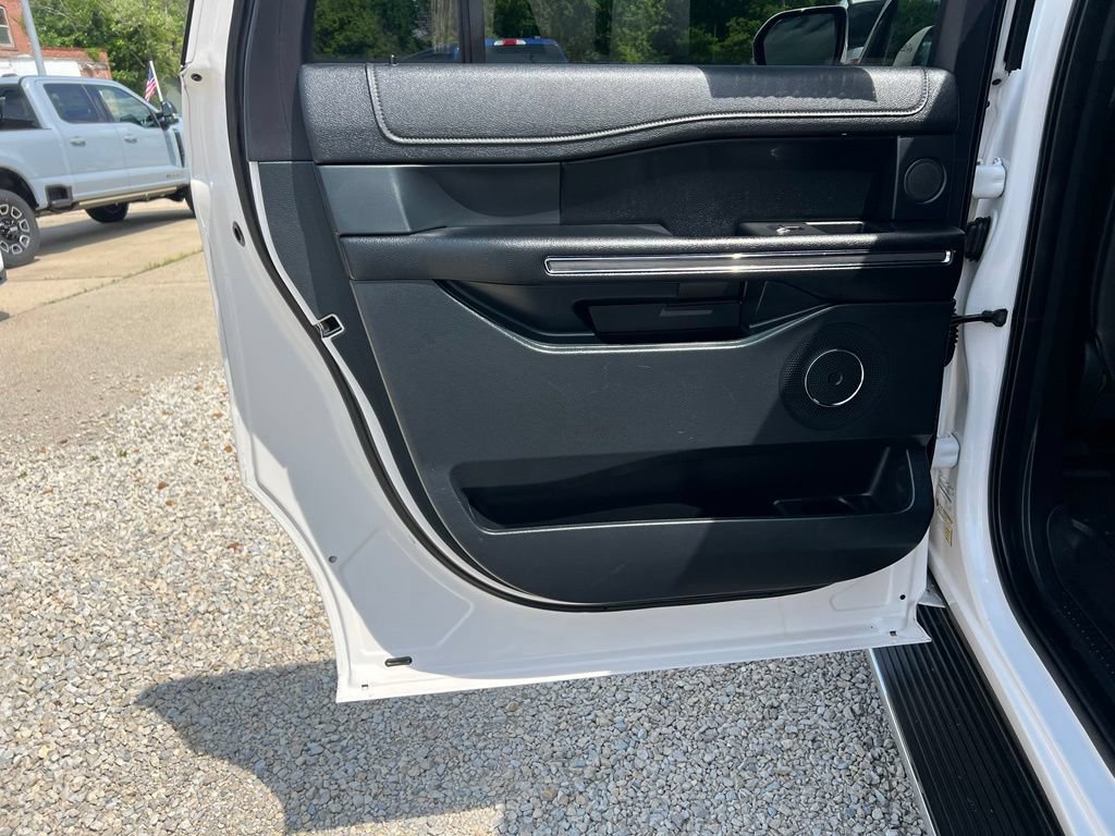 Used 2019 Ford Expedition Max XLT w/ Equipment Group 202A AWD/4WD image 15