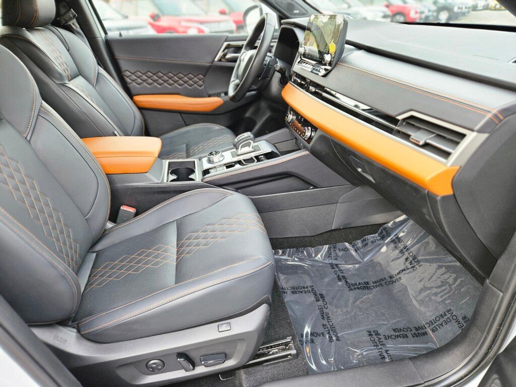 Used 2023 Mitsubishi Outlander SEL image 9