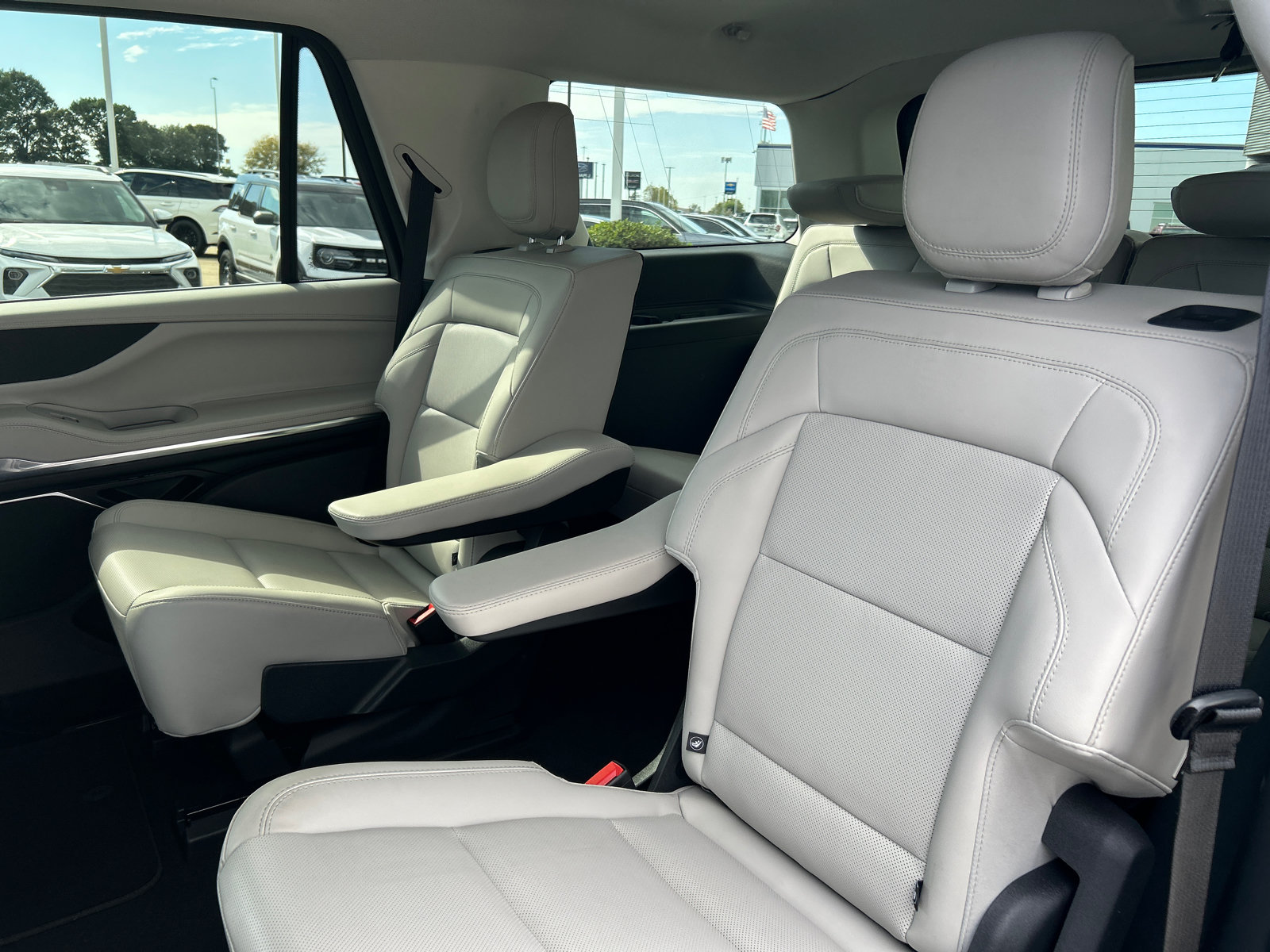 New 2026 Lincoln Navigator Premiere AWD/4WD image 31
