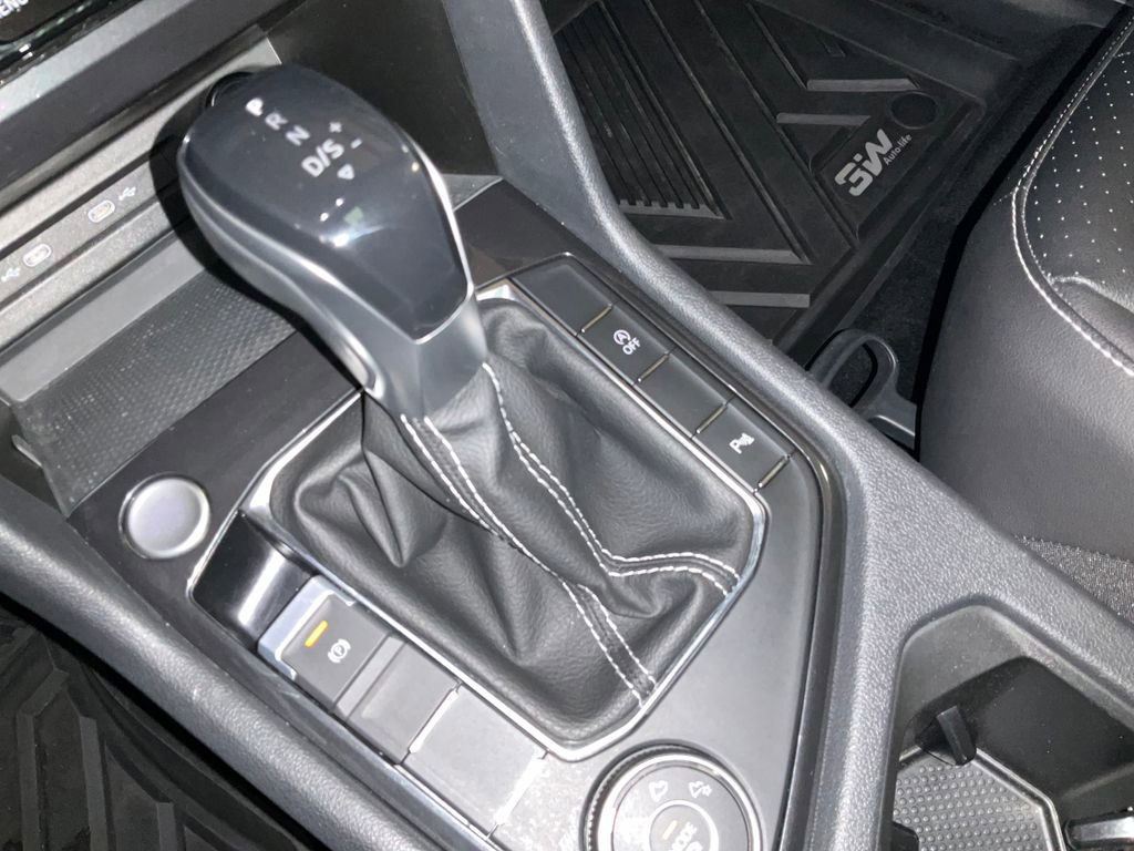 Used 2022 Volkswagen Tiguan SE R-Line AWD/4WD image 25