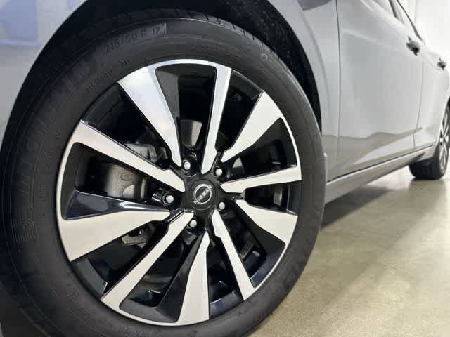 Used 2025 Nissan Sentra SV w/ SV Premium Package FWD image 28