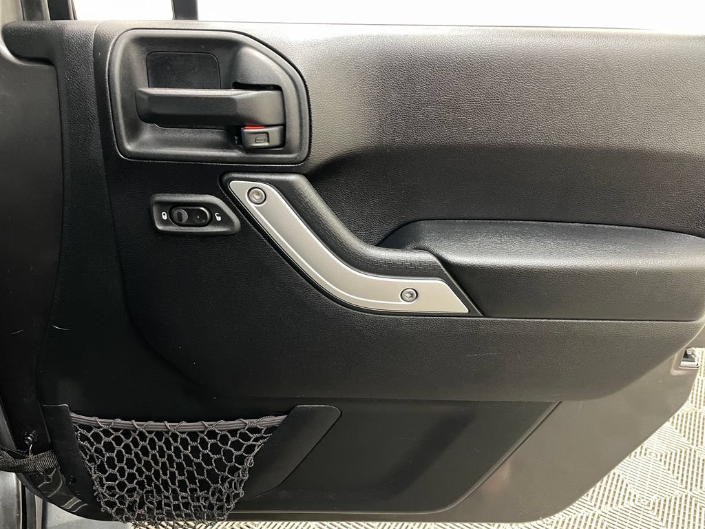 Used 2016 Jeep Wrangler Unlimited Sahara AWD/4WD image 36
