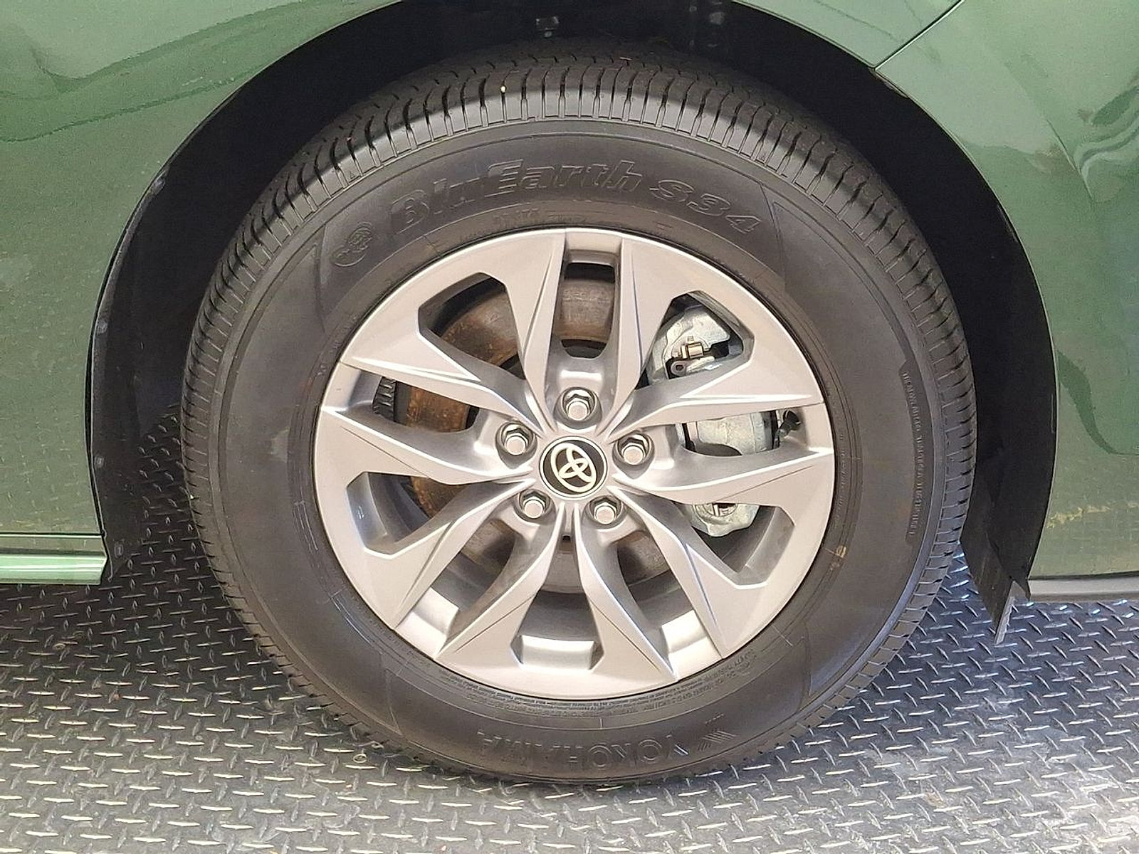 Certified 2026 Toyota Sienna LE AWD/4WD image 30