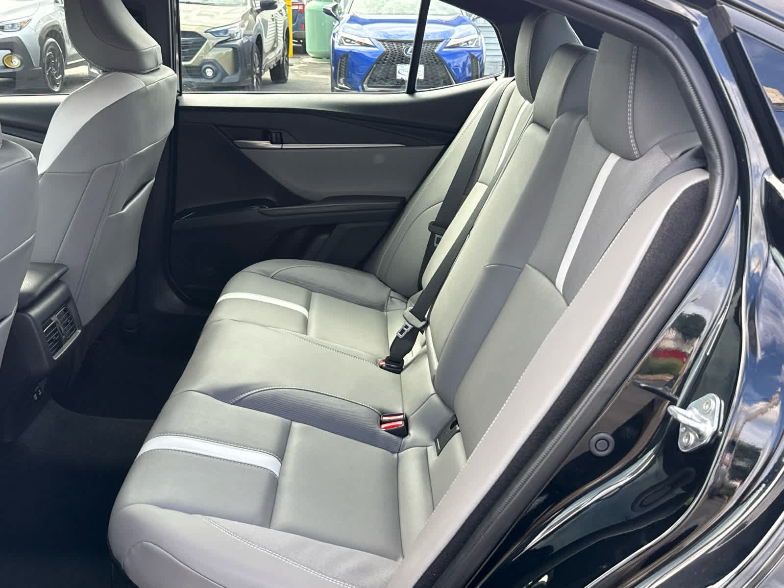 Used 2025 Toyota Camry SE w/ Convenience Package FWD image 19