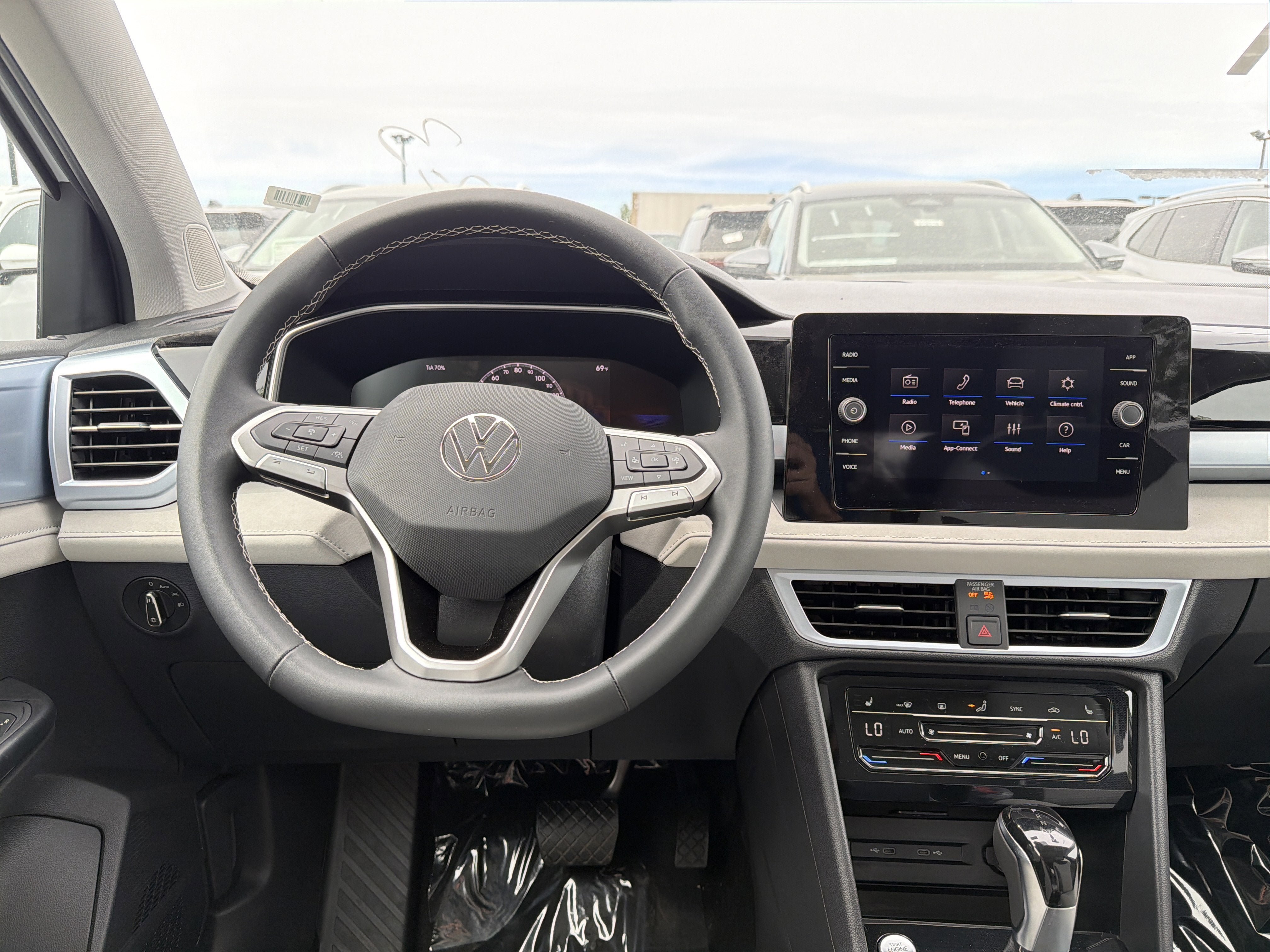 New 2026 Volkswagen Taos SE AWD/4WD image 13