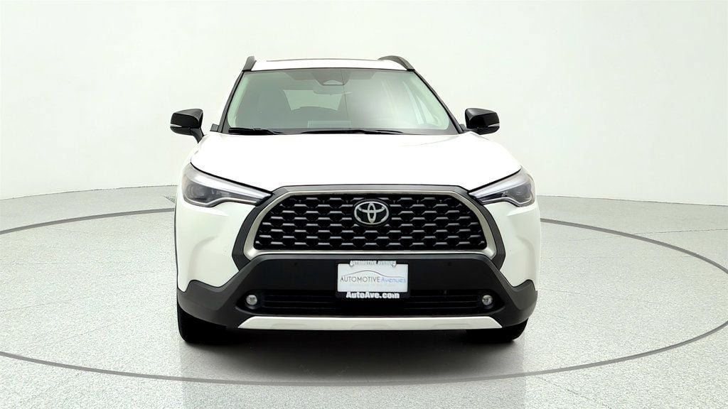 Used 2025 Toyota Corolla Cross XLE w/ Convenience Package AWD/4WD image 2