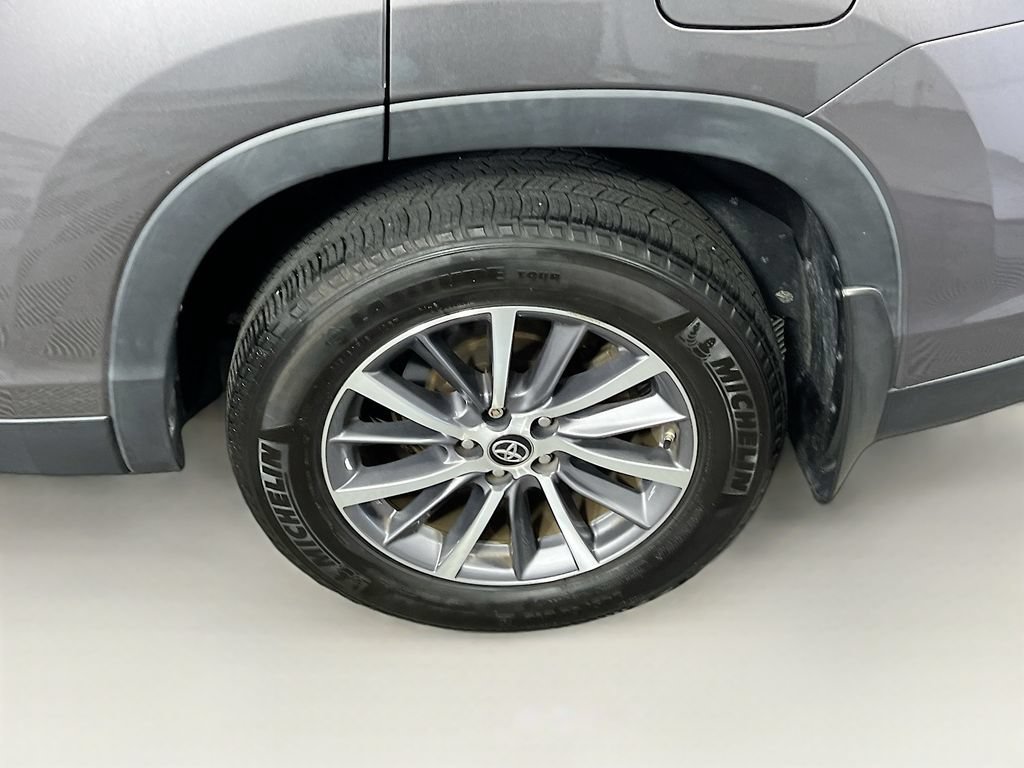 Used 2019 Toyota Highlander XLE w/ Protection Package #3 AWD/4WD image 32