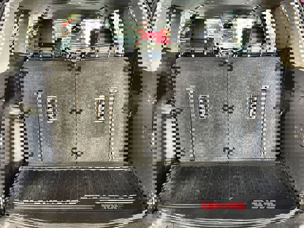 Used 2023 GMC Acadia SLT w/ Preferred Package image 29