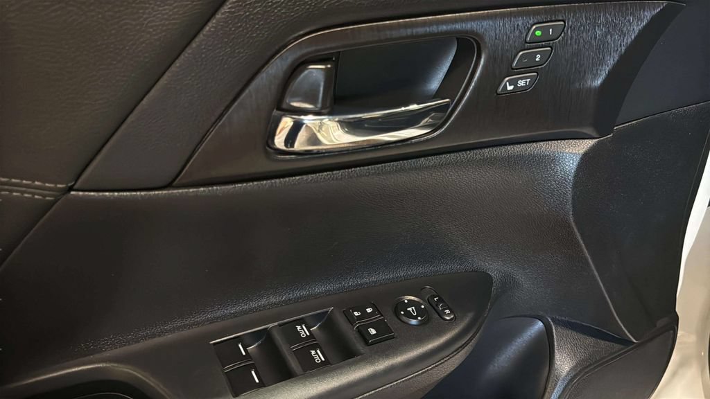 Used 2013 Honda Accord Touring image 16
