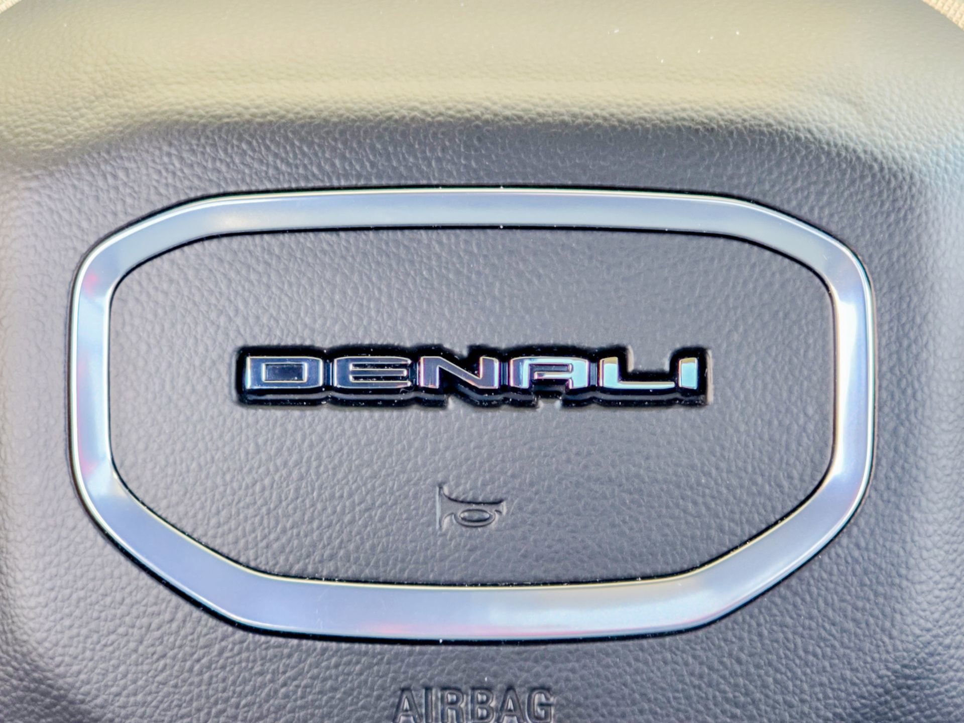 Used 2024 GMC Yukon XL Denali image 37