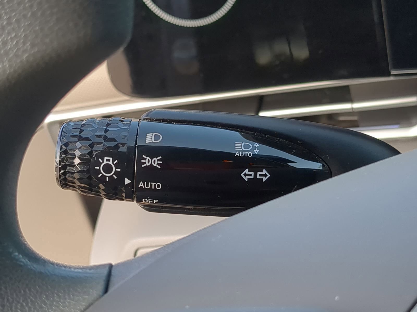 Used 2024 Hyundai Elantra SEL image 28