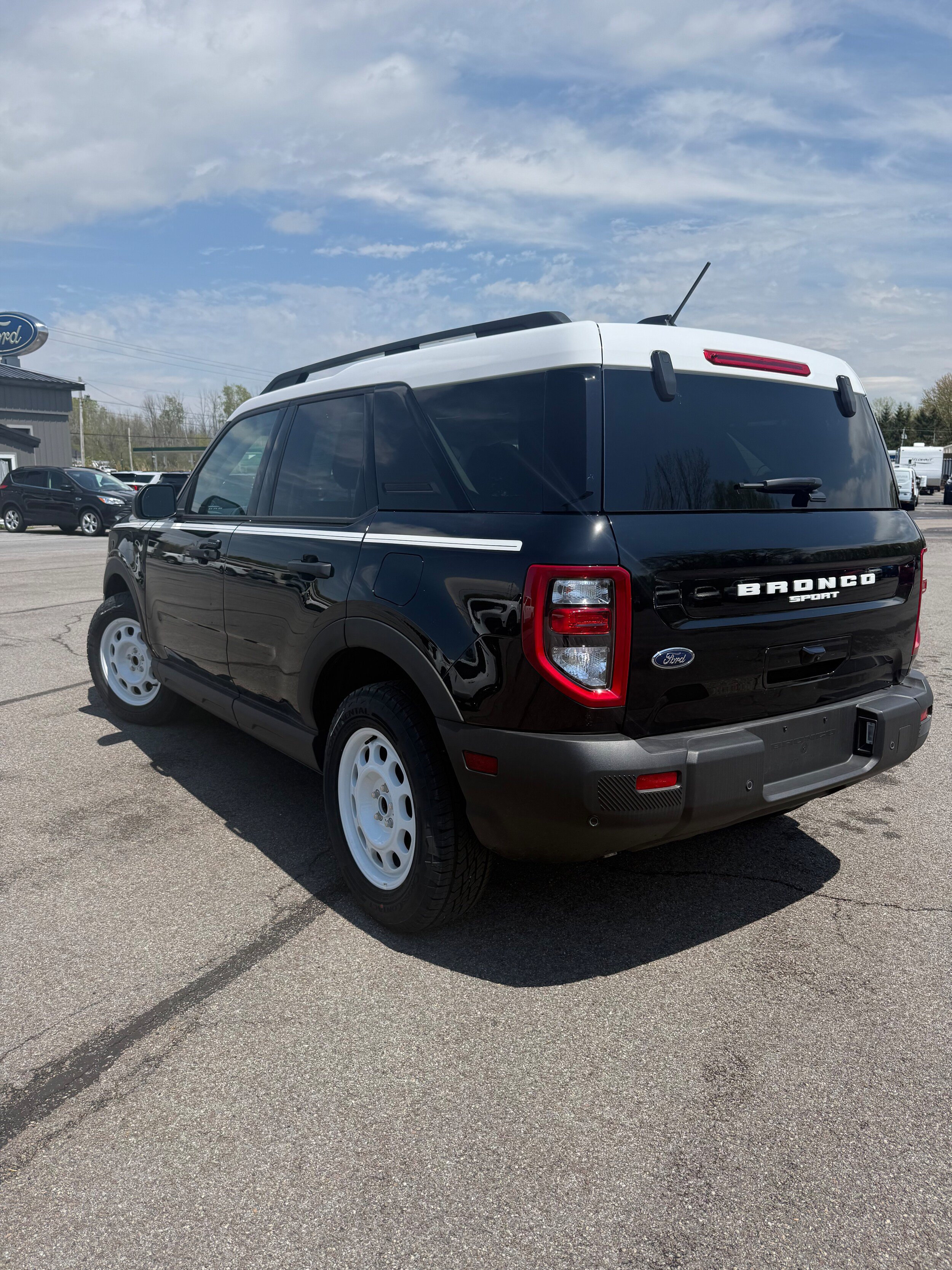 New 2025 Ford Bronco Sport Heritage w/ Convenience Package AWD/4WD image 2