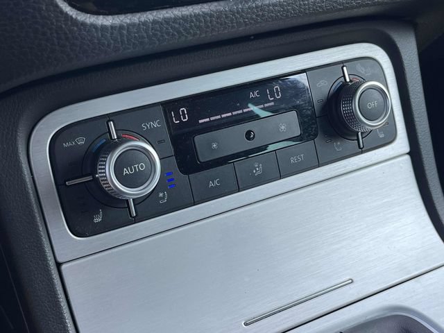 Used 2017 Volkswagen Touareg Wolfsburg Edition AWD/4WD image 33