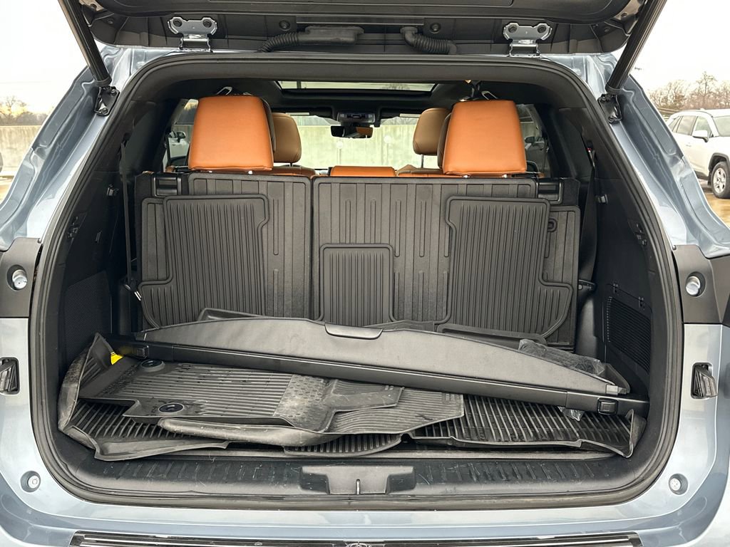 Used 2023 Toyota Highlander Platinum image 6