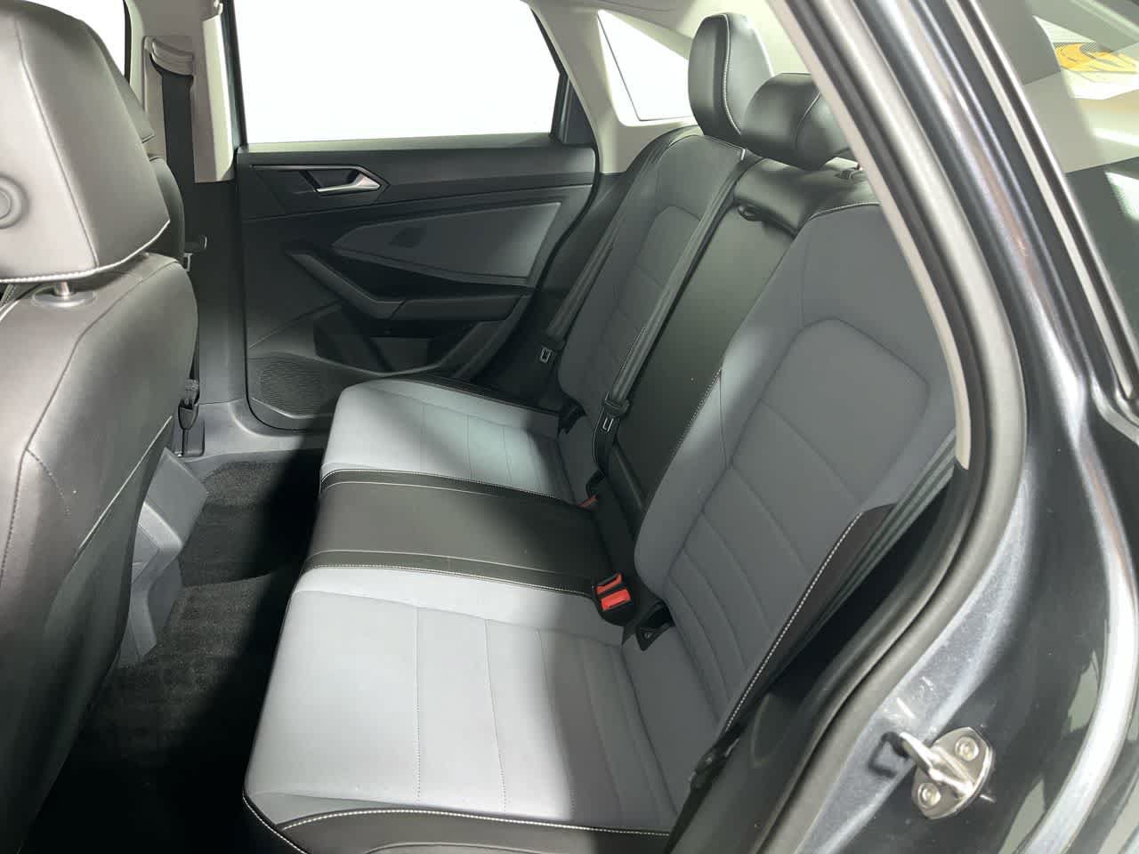 Used 2025 Volkswagen Jetta SE FWD image 28