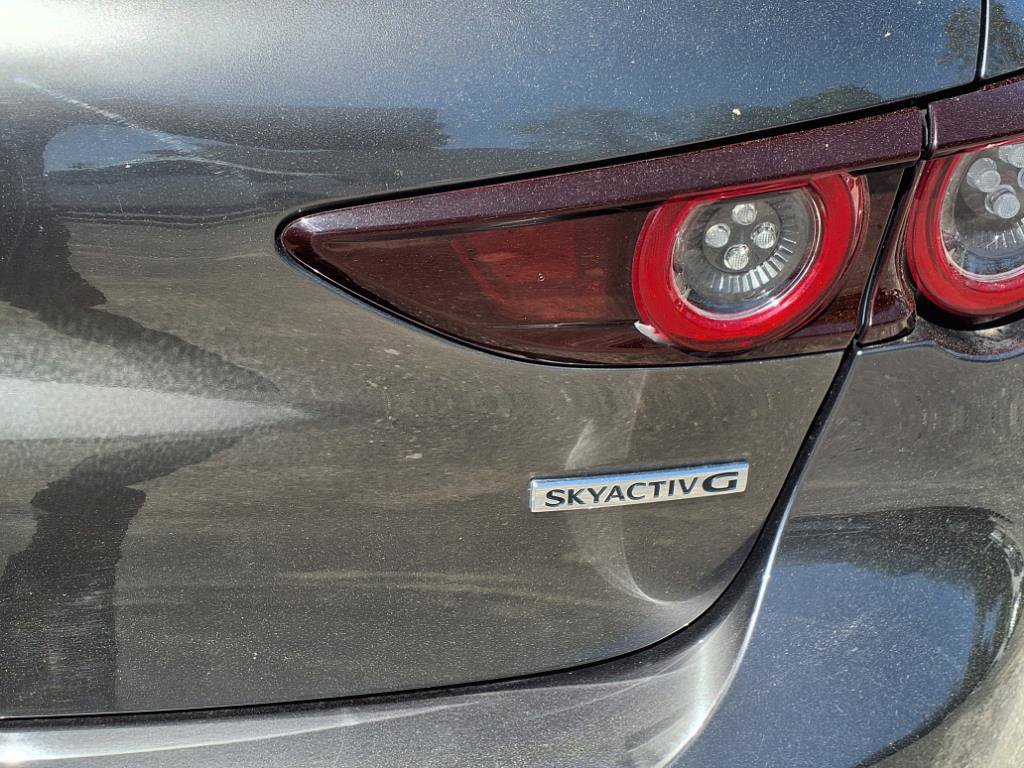 Used 2019 MAZDA MAZDA3 Hatchback w/ Premium Package image 11