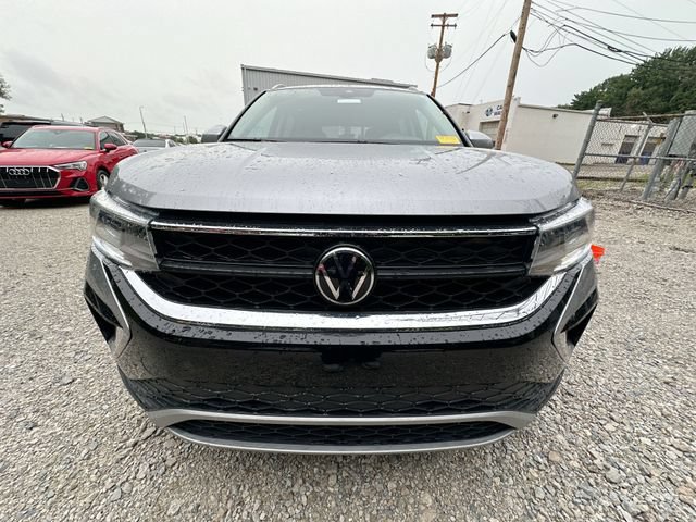 Used 2023 Volkswagen Taos SE w/ Panoramic Sunroof Package FWD image 33