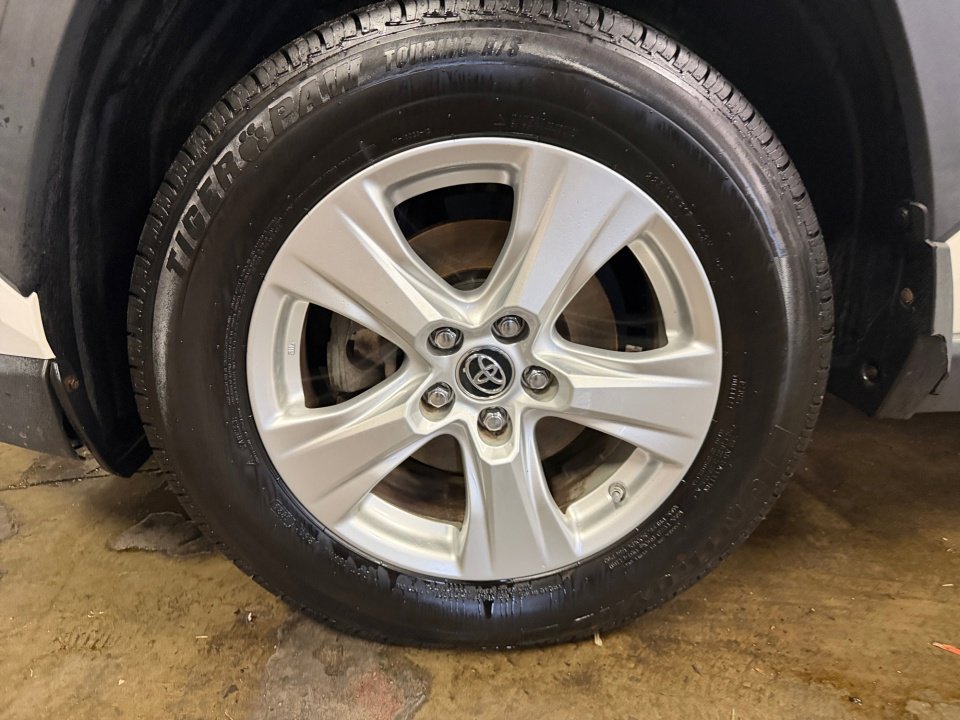 Used 2019 Toyota RAV4 XLE AWD/4WD image 31