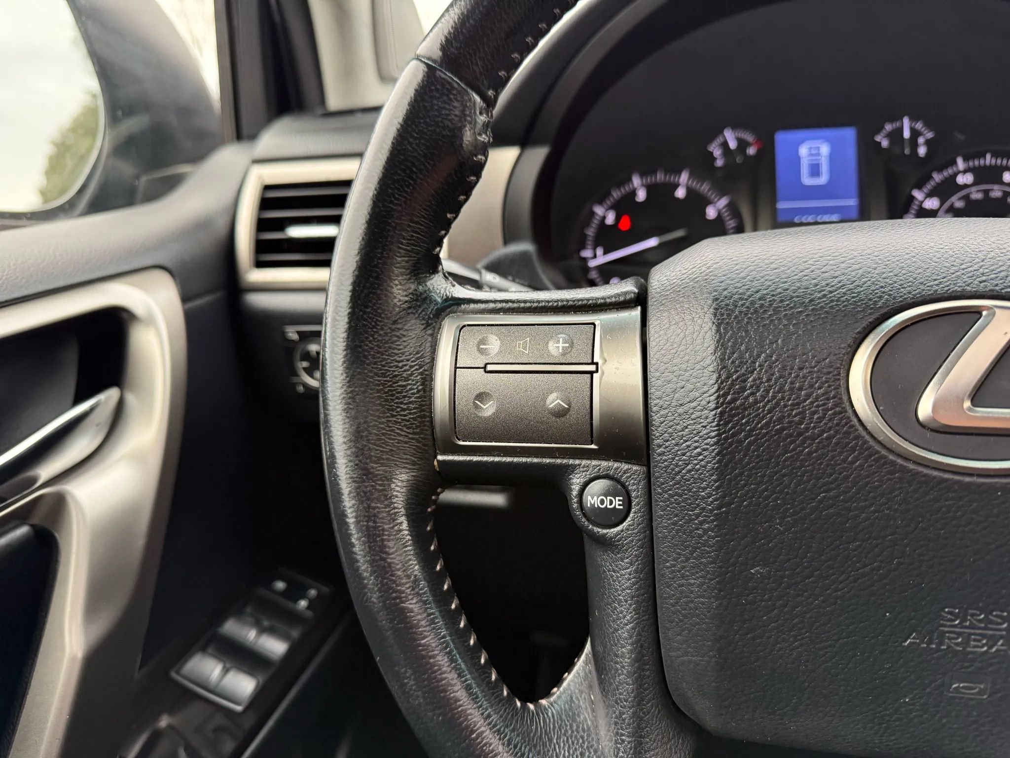 Used 2015 Lexus GX 460 image 17